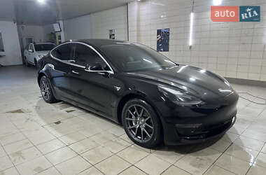 Седан Tesla Model 3 2018 в Умані