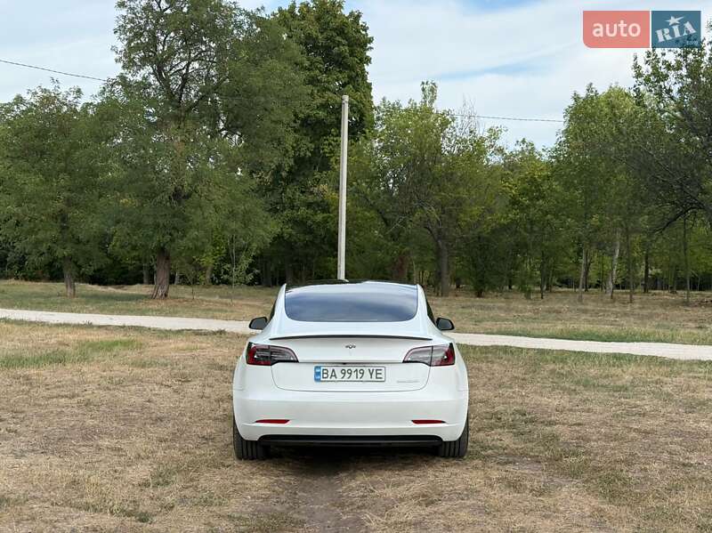 Седан Tesla Model 3 2022 в Кропивницком