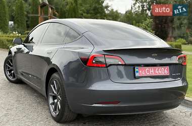 Седан Tesla Model 3 2022 в 