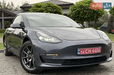 Седан Tesla Model 3 2022 в 
