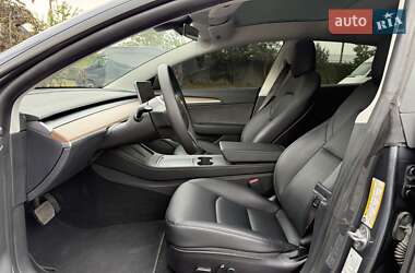 Седан Tesla Model 3 2022 в 