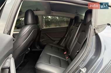 Седан Tesla Model 3 2022 в 