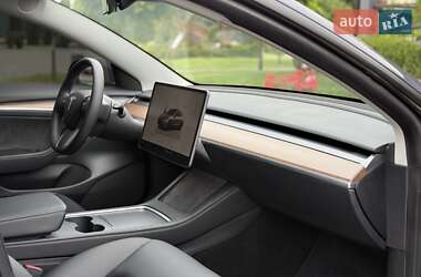 Седан Tesla Model 3 2022 в 
