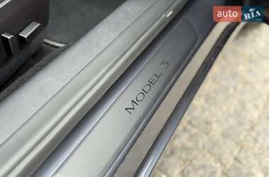 Седан Tesla Model 3 2022 в 