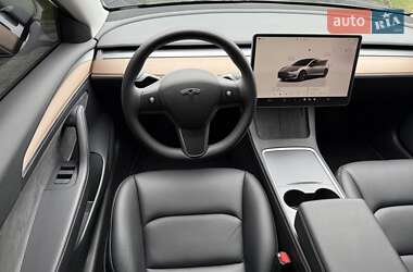 Седан Tesla Model 3 2022 в 