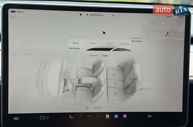 Седан Tesla Model 3 2022 в 