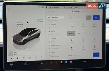 Седан Tesla Model 3 2022 в 