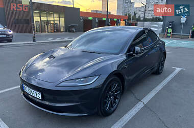 Седан Tesla Model 3 2024 в 