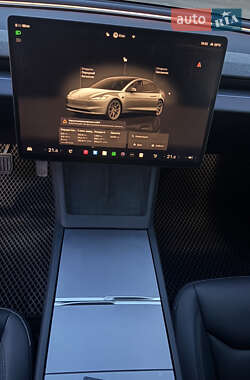 Седан Tesla Model 3 2024 в 
