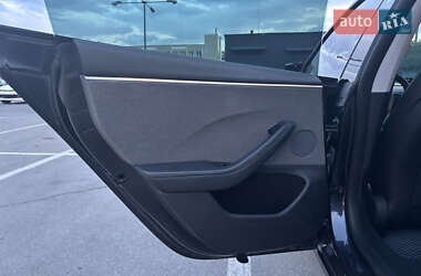 Седан Tesla Model 3 2024 в 