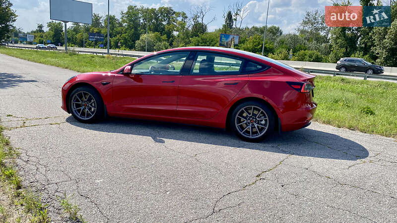 Седан Tesla Model 3 2022 в Києві
