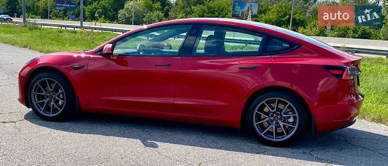 Седан Tesla Model 3 2022 в Киеве