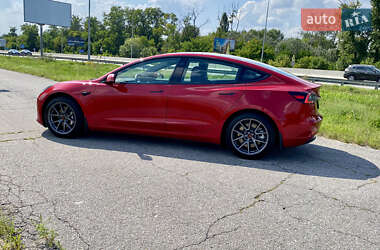 Седан Tesla Model 3 2022 в 