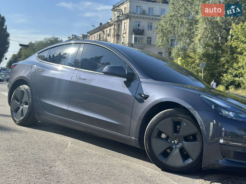 Седан Tesla Model 3 2022 в Днепре