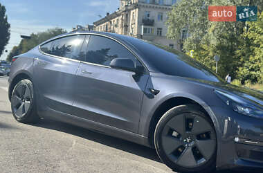 Седан Tesla Model 3 2022 в 