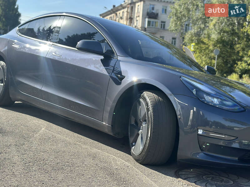 Седан Tesla Model 3 2022 в Днепре