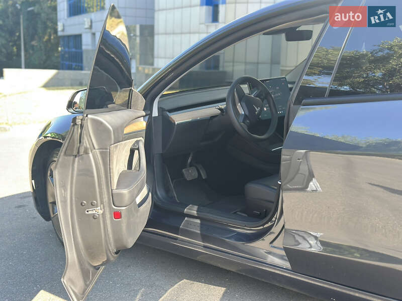 Седан Tesla Model 3 2022 в Днепре