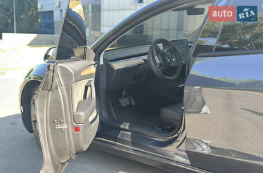 Седан Tesla Model 3 2022 в 