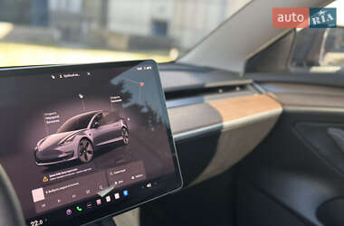 Седан Tesla Model 3 2022 в 