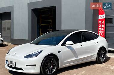 Седан Tesla Model 3 2022 в 