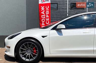 Седан Tesla Model 3 2022 в 
