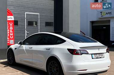 Седан Tesla Model 3 2022 в 