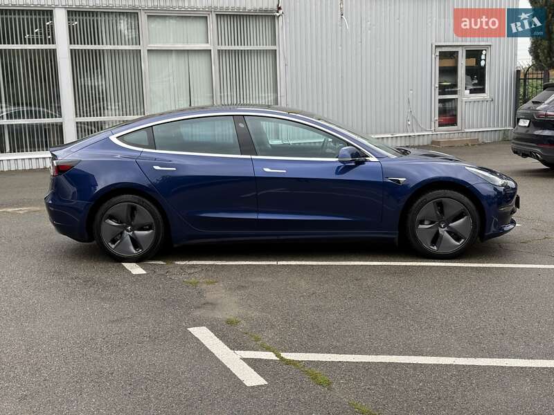 Седан Tesla Model 3 2019 в Киеве