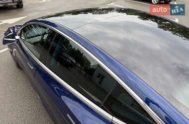 Седан Tesla Model 3 2019 в 