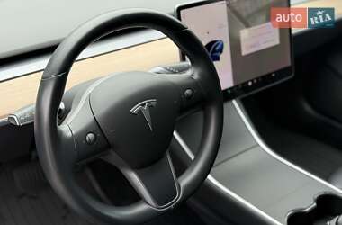Седан Tesla Model 3 2019 в 