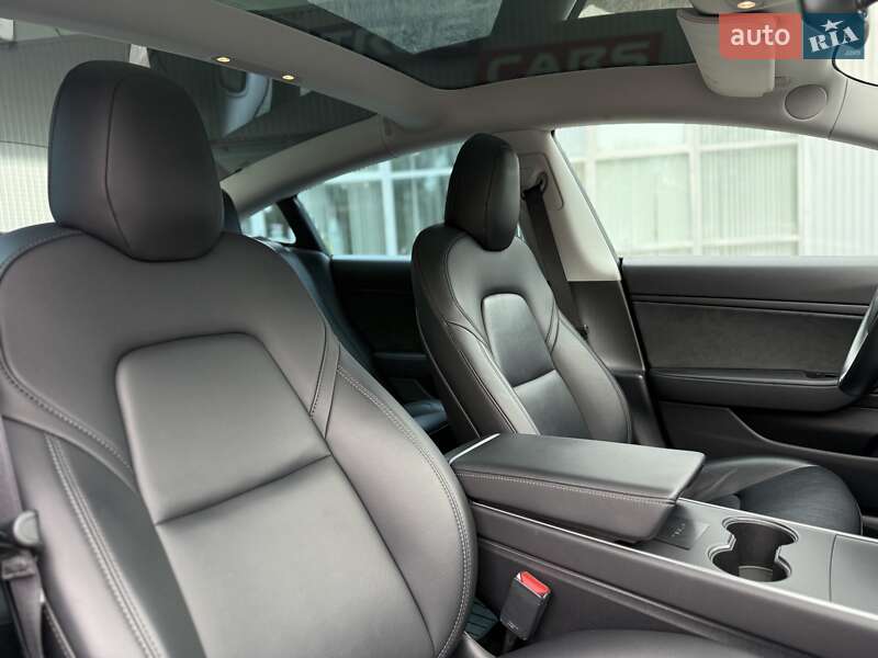 Седан Tesla Model 3 2019 в Киеве