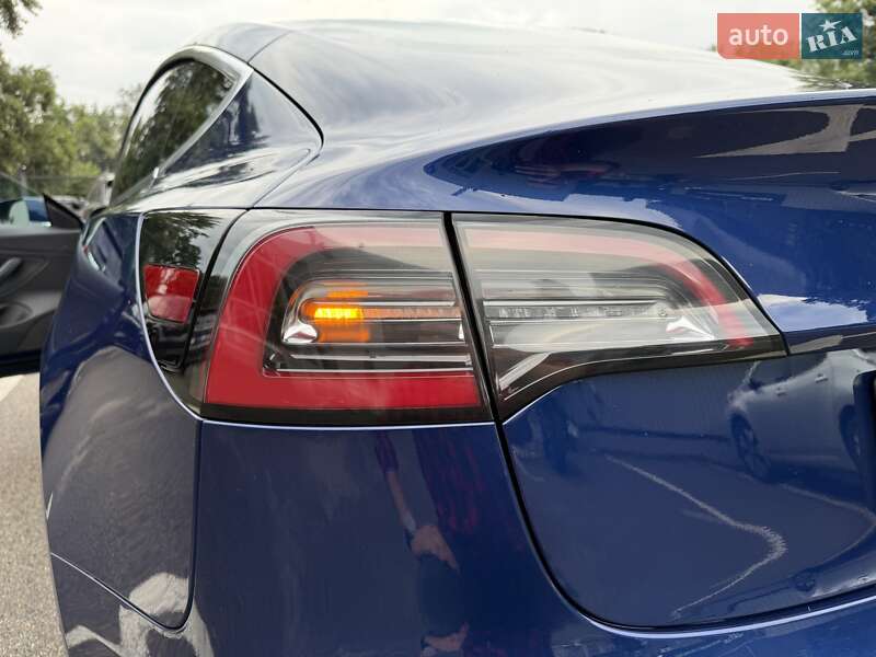 Седан Tesla Model 3 2019 в Киеве