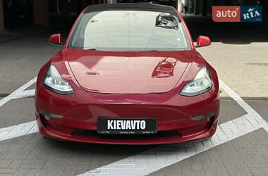 Седан Tesla Model 3 2022 в 