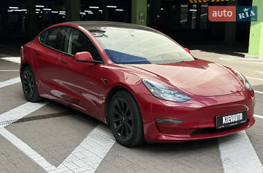 Седан Tesla Model 3 2022 в 