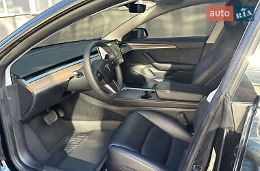 Седан Tesla Model 3 2022 в 