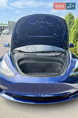 Седан Tesla Model 3 2020 в 