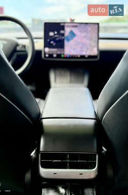 Седан Tesla Model 3 2020 в 