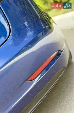 Седан Tesla Model 3 2020 в 