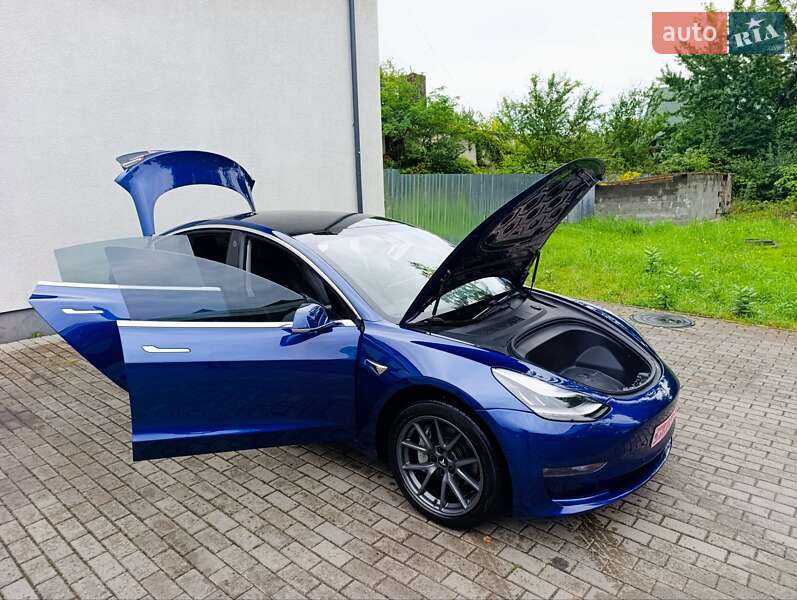 Седан Tesla Model 3 2019 в 