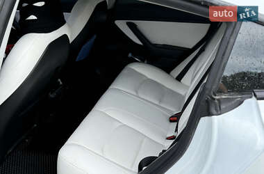 Седан Tesla Model 3 2020 в 