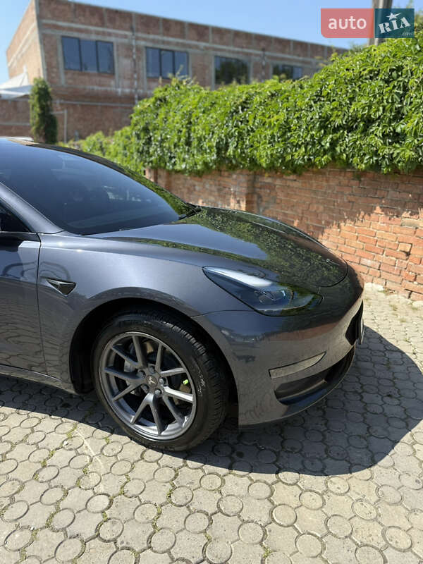 Седан Tesla Model 3 2023 в Чернівцях фото 14 Седан Tesla Model 3 2023 в Чернівцях