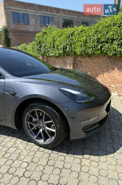Седан Tesla Model 3 2023 в 
