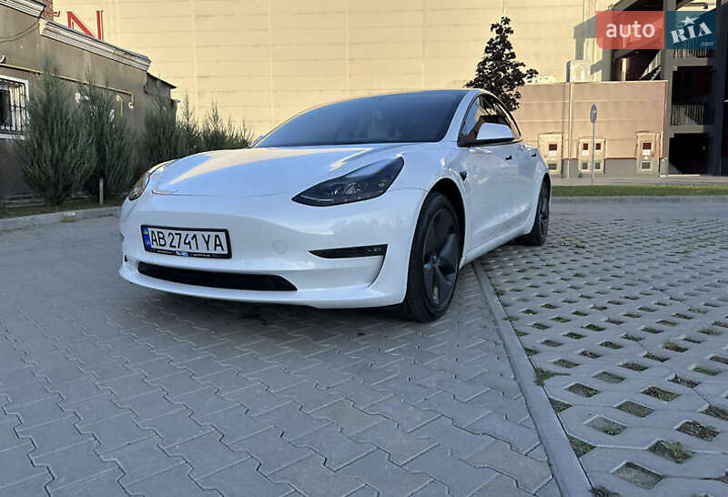 Седан Tesla Model 3 2022 в 