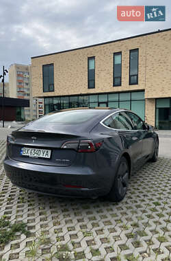 Седан Tesla Model 3 2019 в 