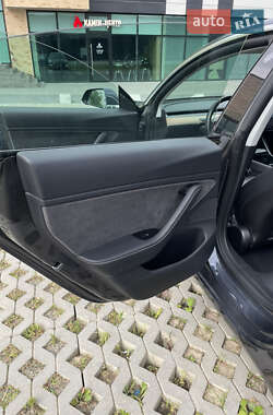 Седан Tesla Model 3 2019 в 