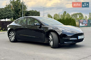Седан Tesla Model 3 2022 в 