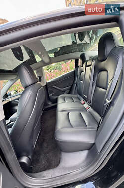 Седан Tesla Model 3 2022 в 