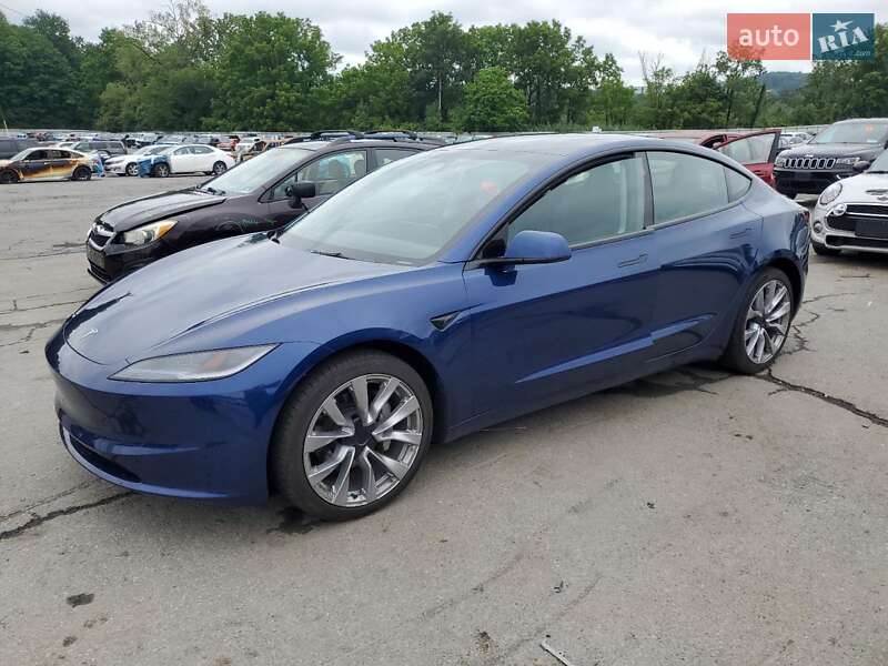 Седан Tesla Model 3 2024 в 