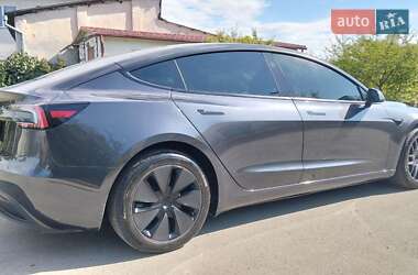 Седан Tesla Model 3 2024 в 