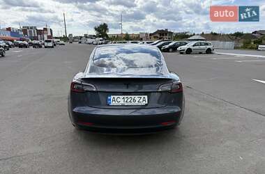 Седан Tesla Model 3 2022 в 