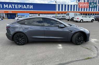 Седан Tesla Model 3 2022 в 